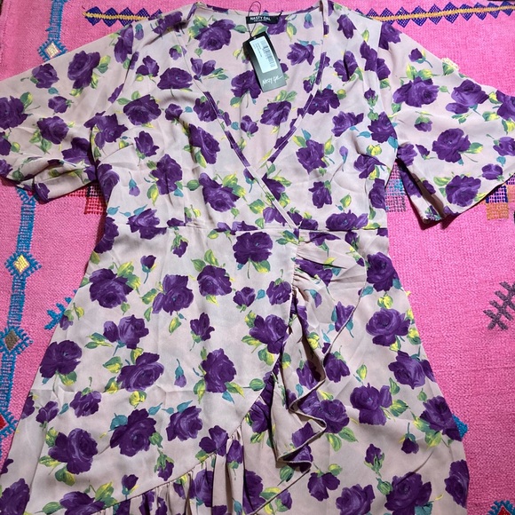 NWT flowery wrap mini summer dress - Picture 3 of 9